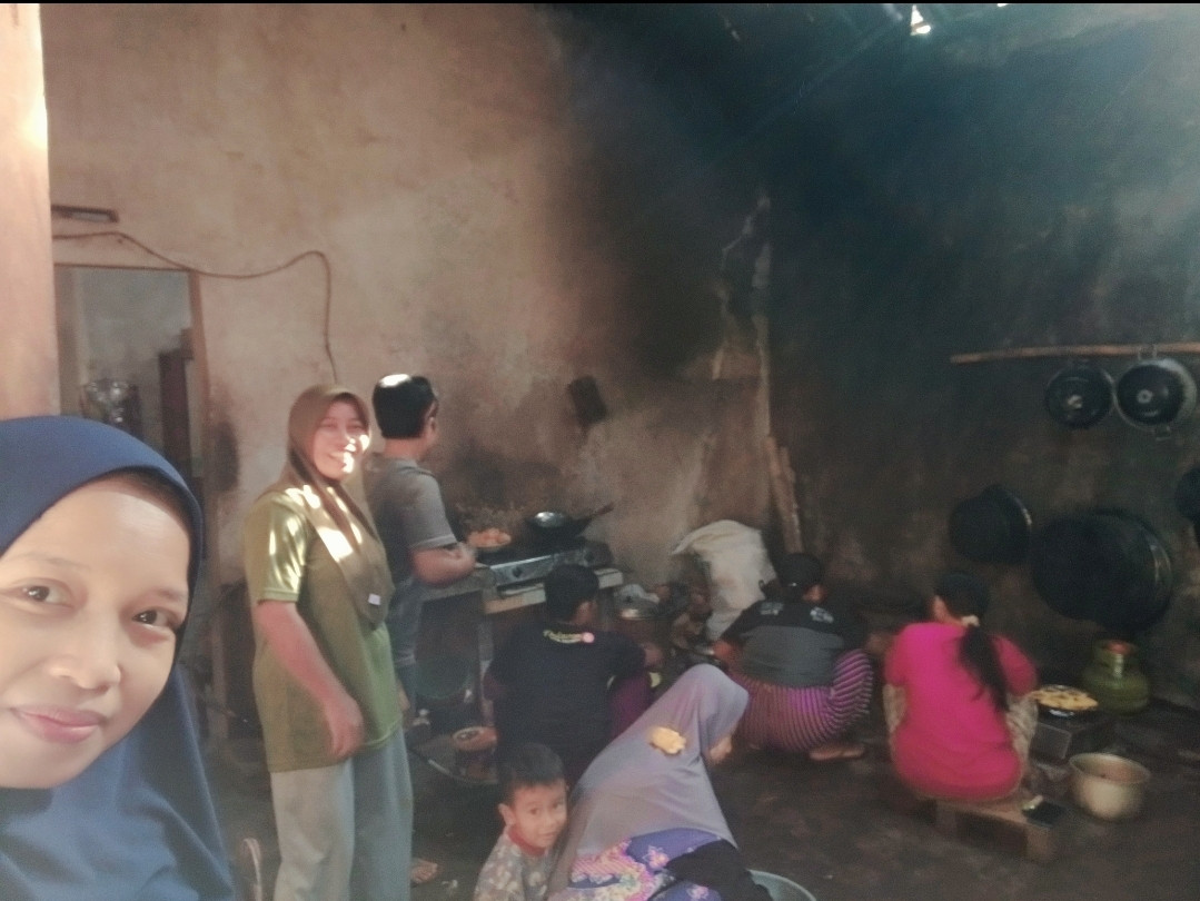 Warga dusun Kalibulus RW06 guyup rukun rewang memasak
