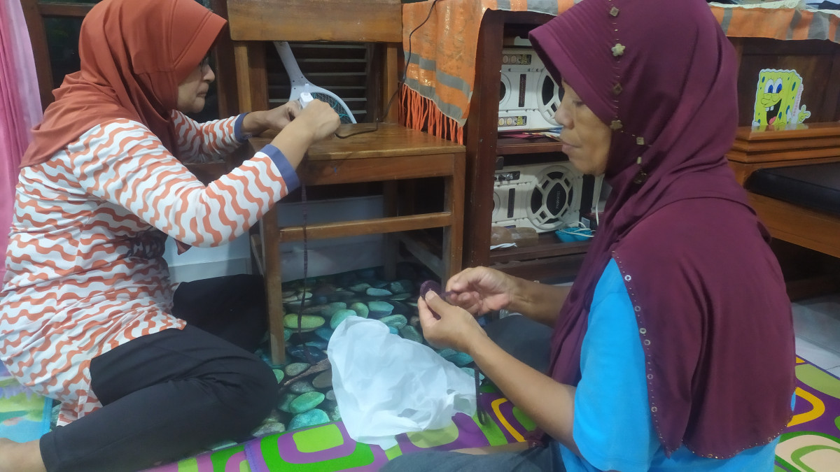 Pembuatan Prakarya Dasawisma koroulon lor