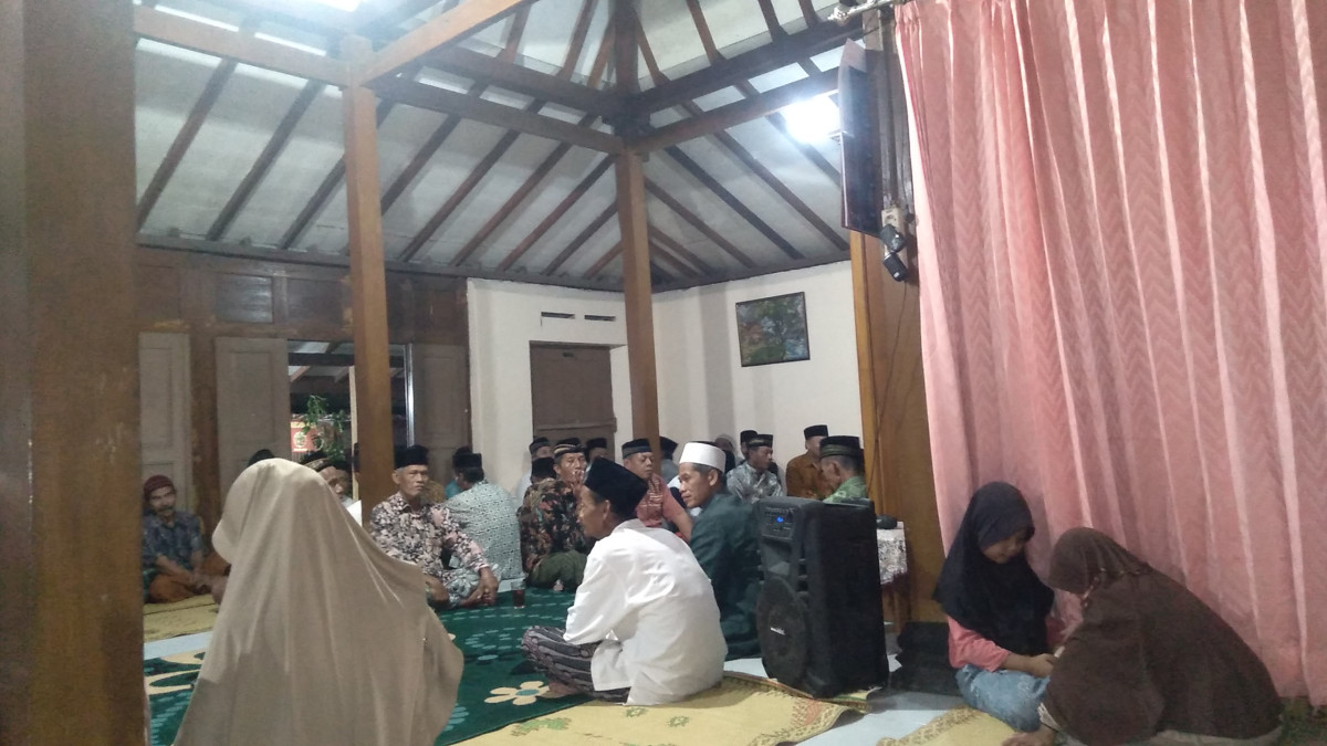 Tahlil warga cokrogaten