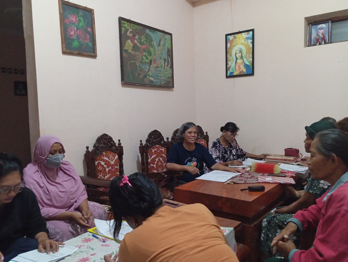 Pertemuan ibu2 rt4 dusun koroulon kidul