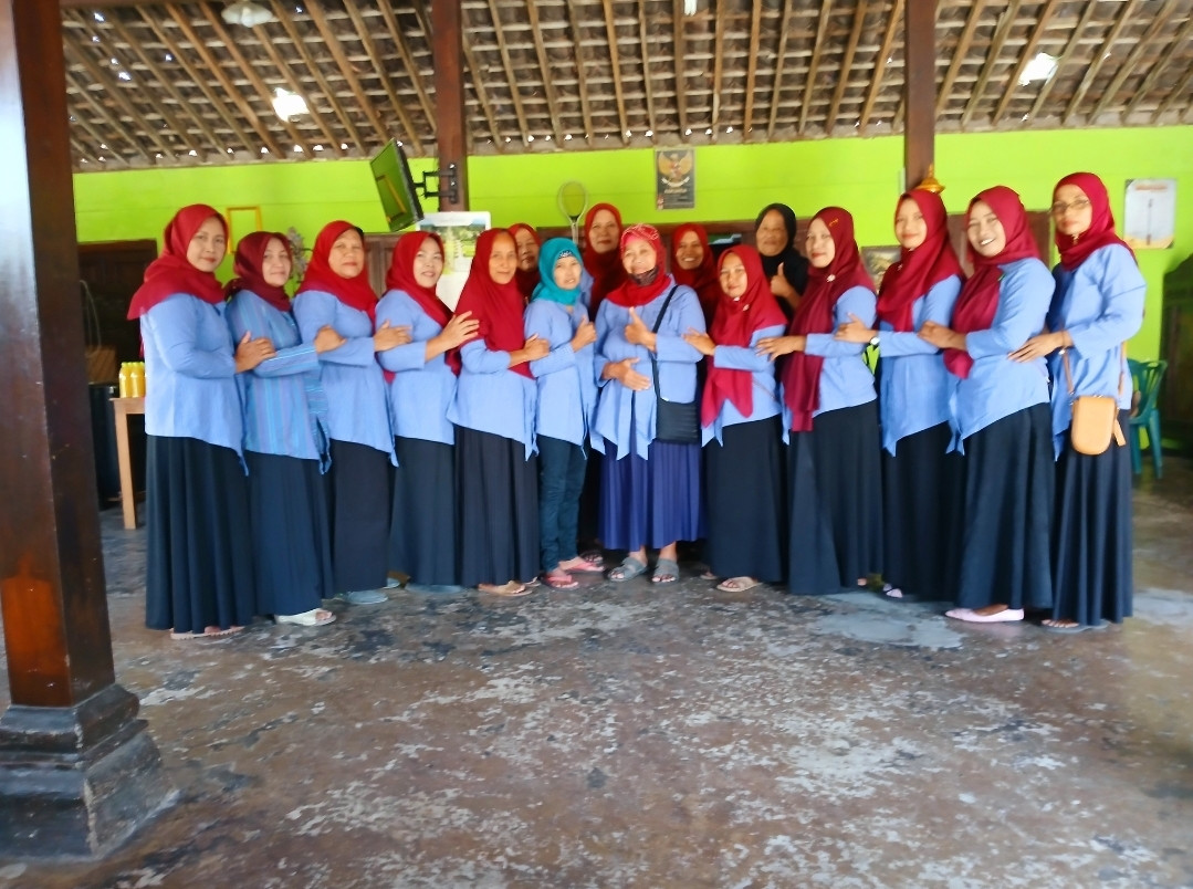 Kader dusun Kalibulus menyambut tim penilaian dari Kabupaten Sleman