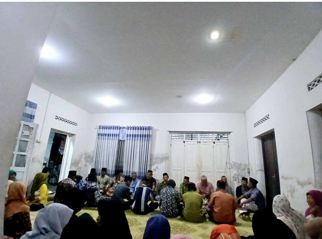 Warga dusun Kalibulus mengikuti yasin dan Tahlil