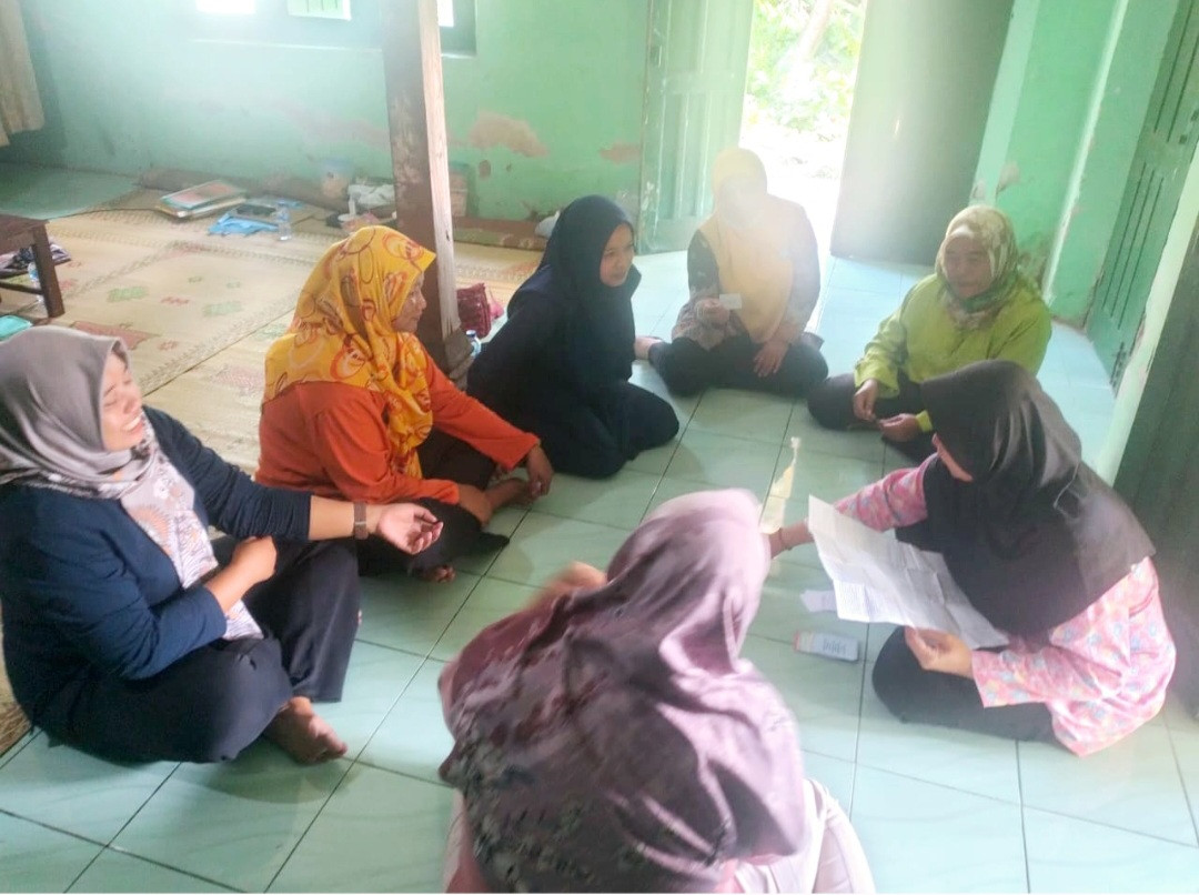 Kader dusun Kalibulus mengikuti pertemuan dengan pokja 4 Kalurahan Bimomartani