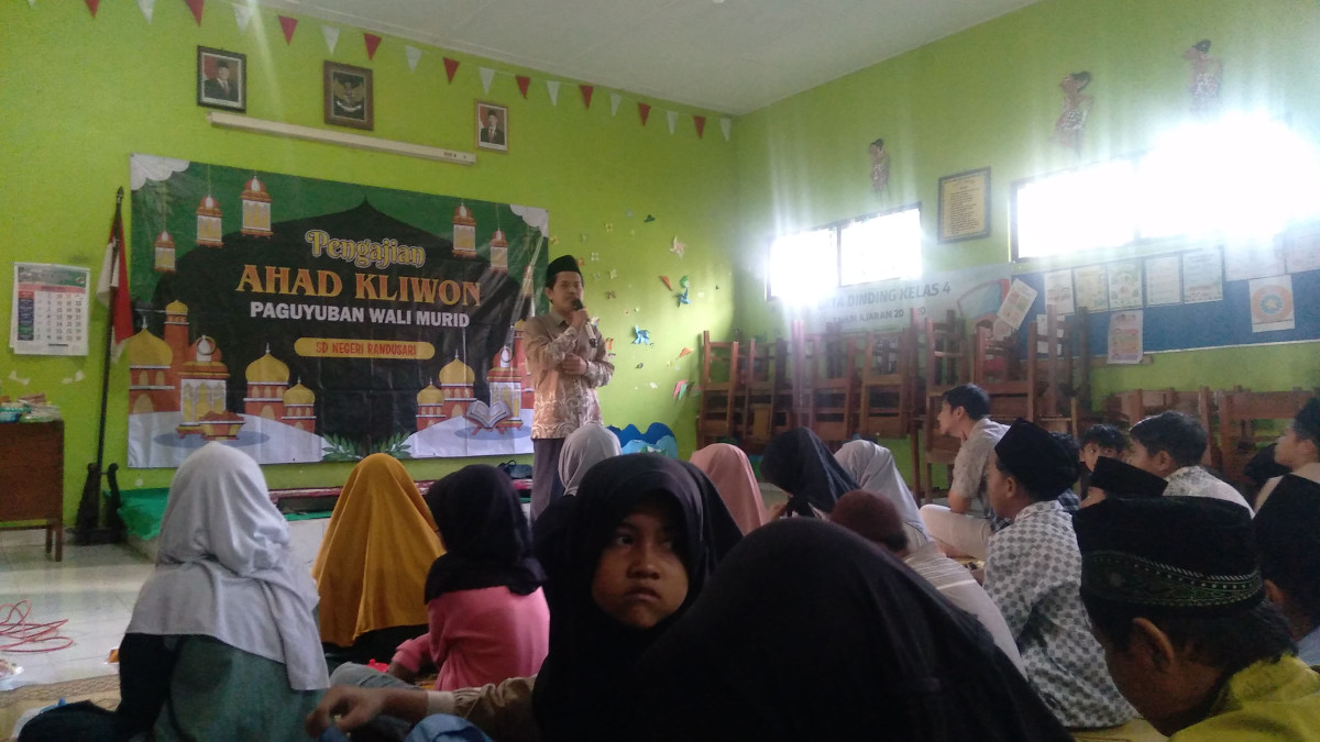 Ngaji minggu kliwon sd randusari cokrogaten