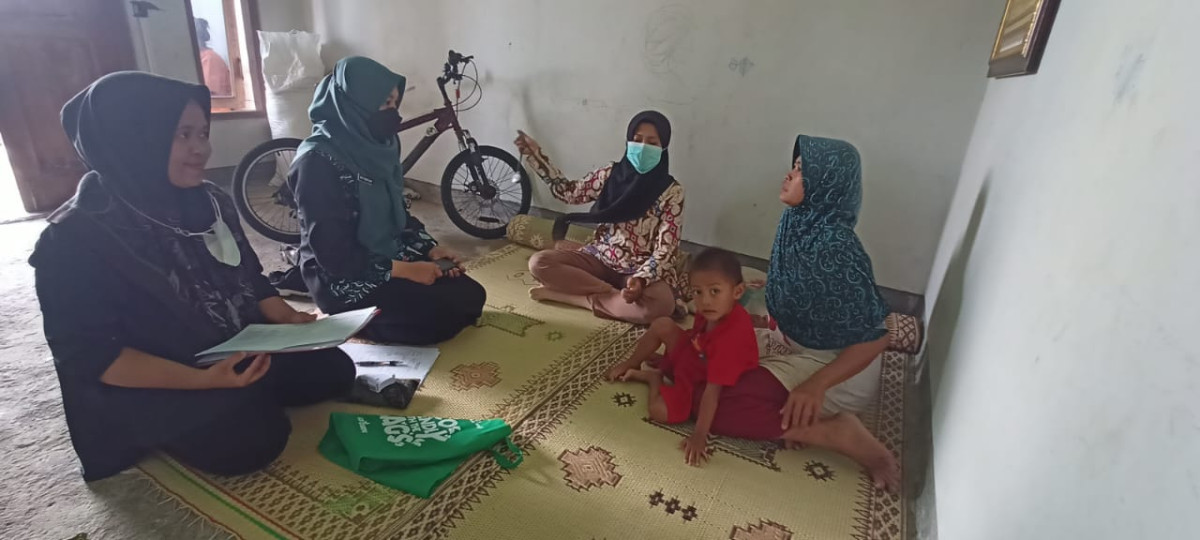 Kader Padukuha Macanan Mendampingi Kunjungan Kesehatan Balita Bermasalah Gizi