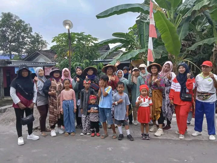 Jalan sehat dan senam di dusun Rogobangsan dlm rangka HUT RI ke 80