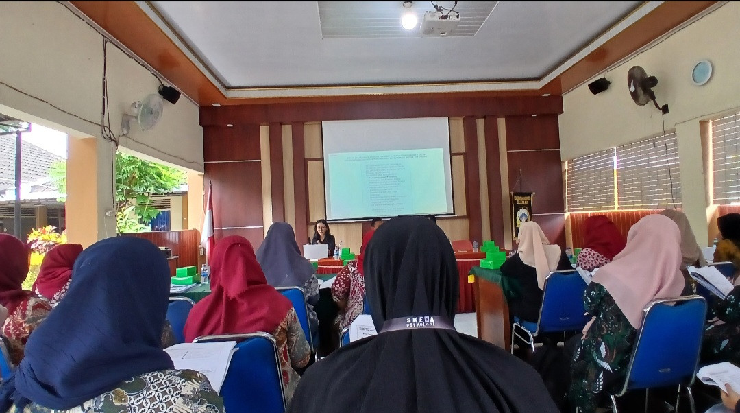 Kader Padukuhan Kalibulus mengikuti bimtek New Posyandu