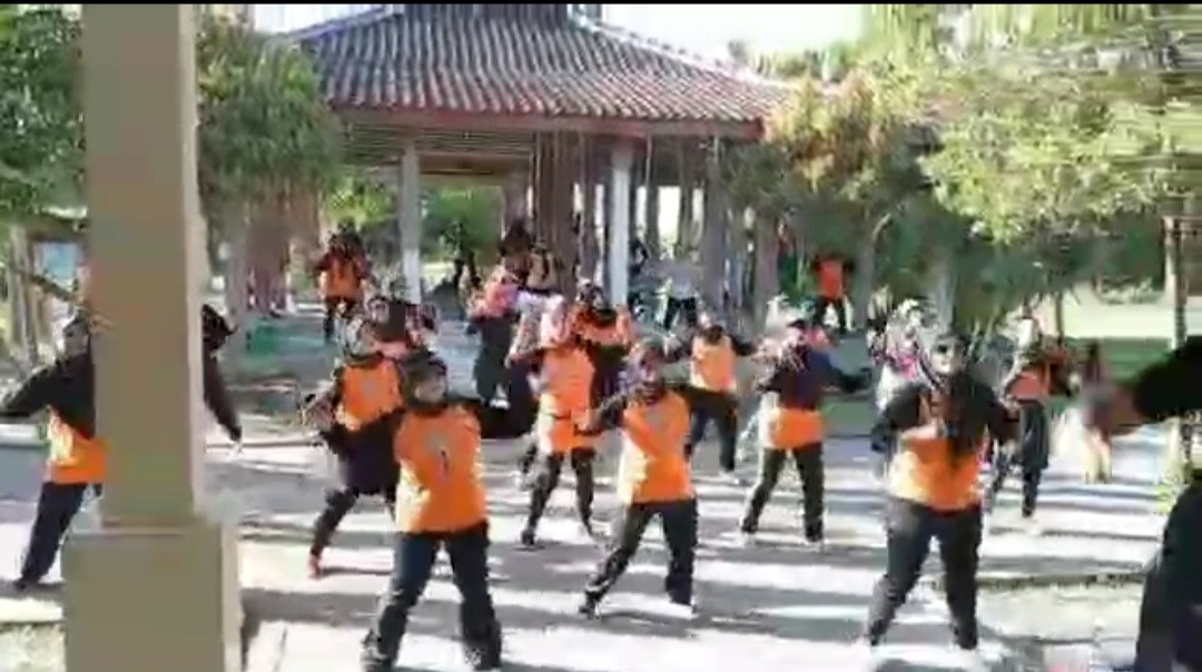 Kader Padukuhan Kalibulus mengikuti senam sabtu pagi