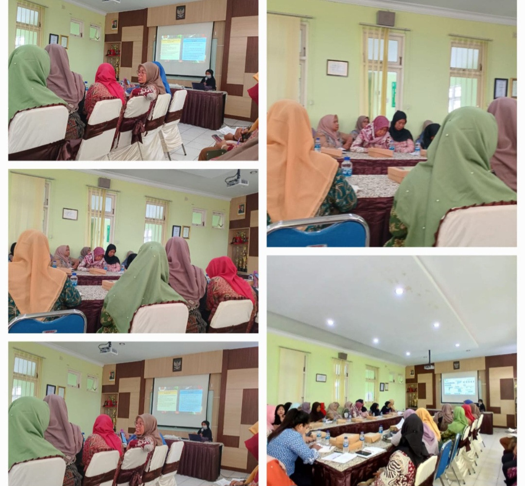 Kader Padukuhan Kalibulus mengikuti pertemuan kader