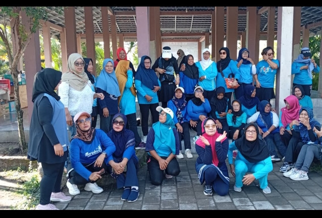 Senam bersama ibu2 dan kader Kragilan