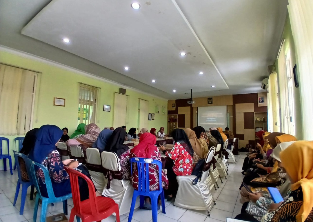 Kader Padukuhan Kalibulus mengikuti pertemuan pemberdayaan kader