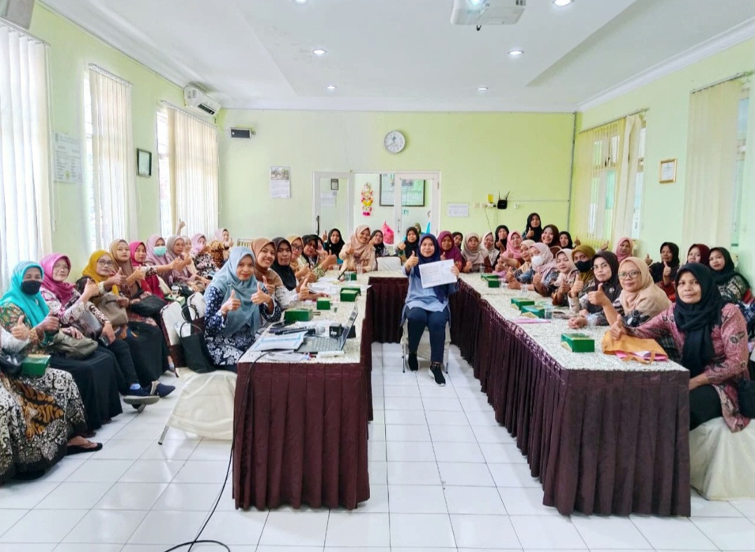 Kader Padukuhan Kalibulus mengikuti pertemuan kader bulanan