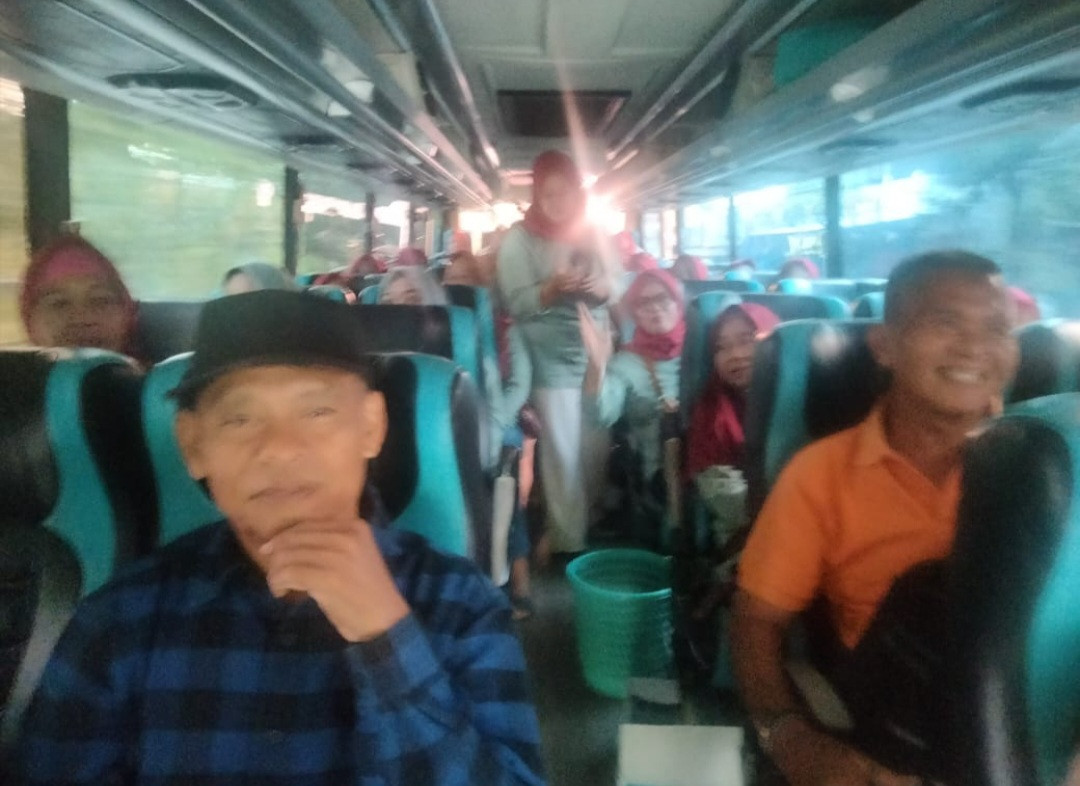 Kader Padukuhan Kalibulus mengikuti piknik bersama anggota Sub PPKBD