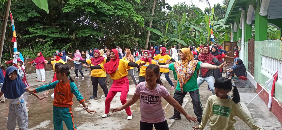 Senam warga Banjarharjo