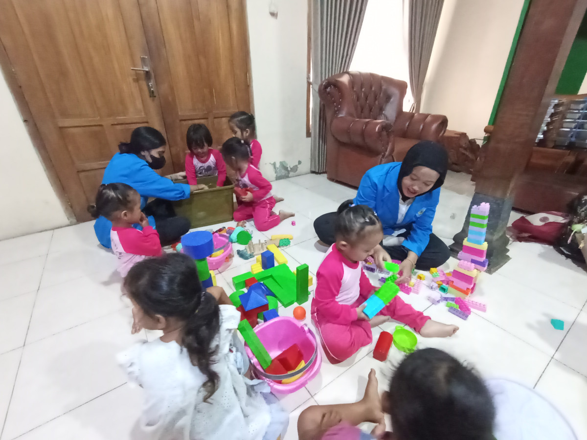 Mahasiswa Respati kunjungan ke SPS Srikoyo dusun Koroulon Kidul