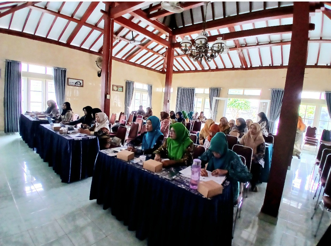 Kader Padukuhan Kalibulus mengikuti pertemuan PKK