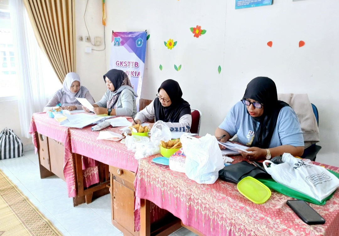 Kader Padukuhan Kalibulus mengikuti pertemuan dengan Pokja 4