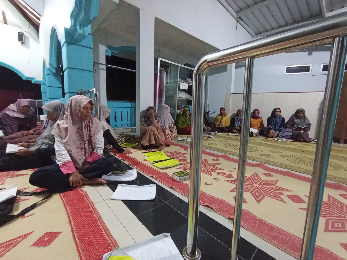 Yasinan ibu2 dusun koroulon kidul