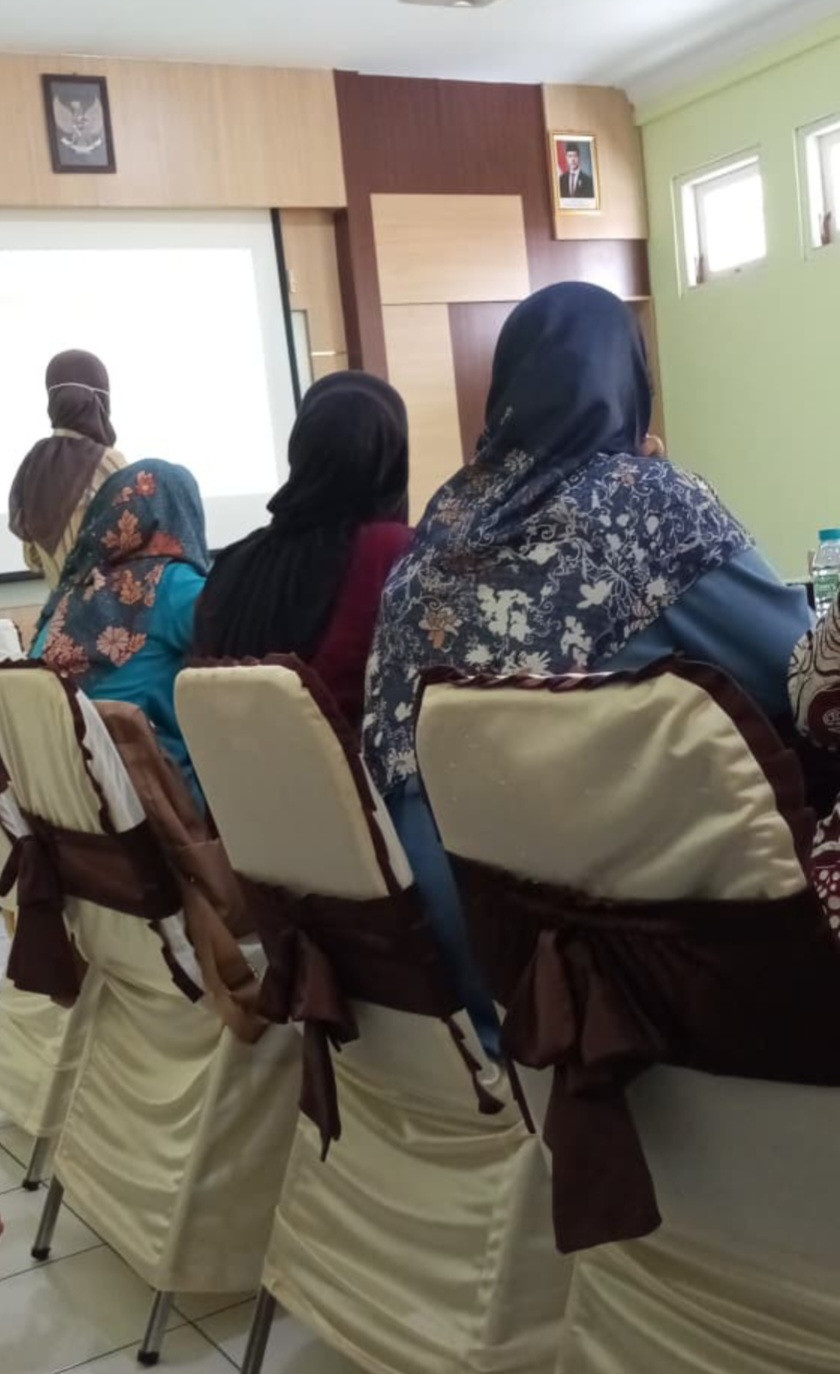 Kader Padukuhan Kalibulus mengikuti pertemuan kader