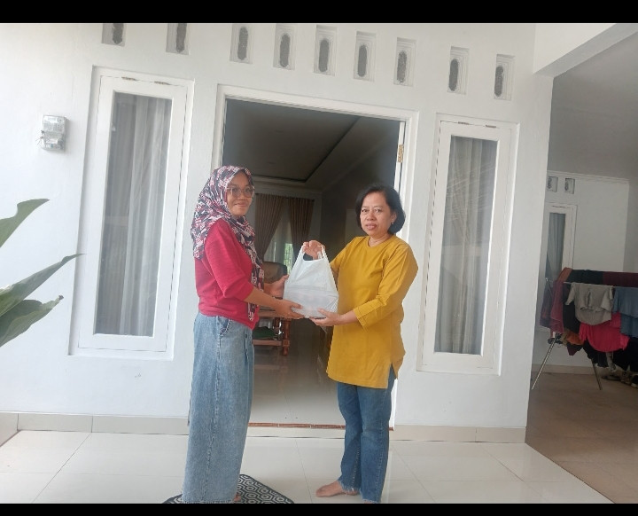 Pemberian bantuan ke balita Kragilan