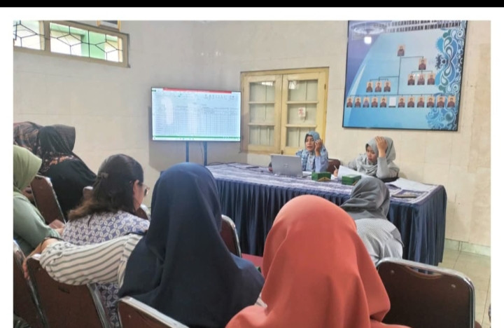 Kader Kragilan mengikuti pembinaan administrasi pkk
