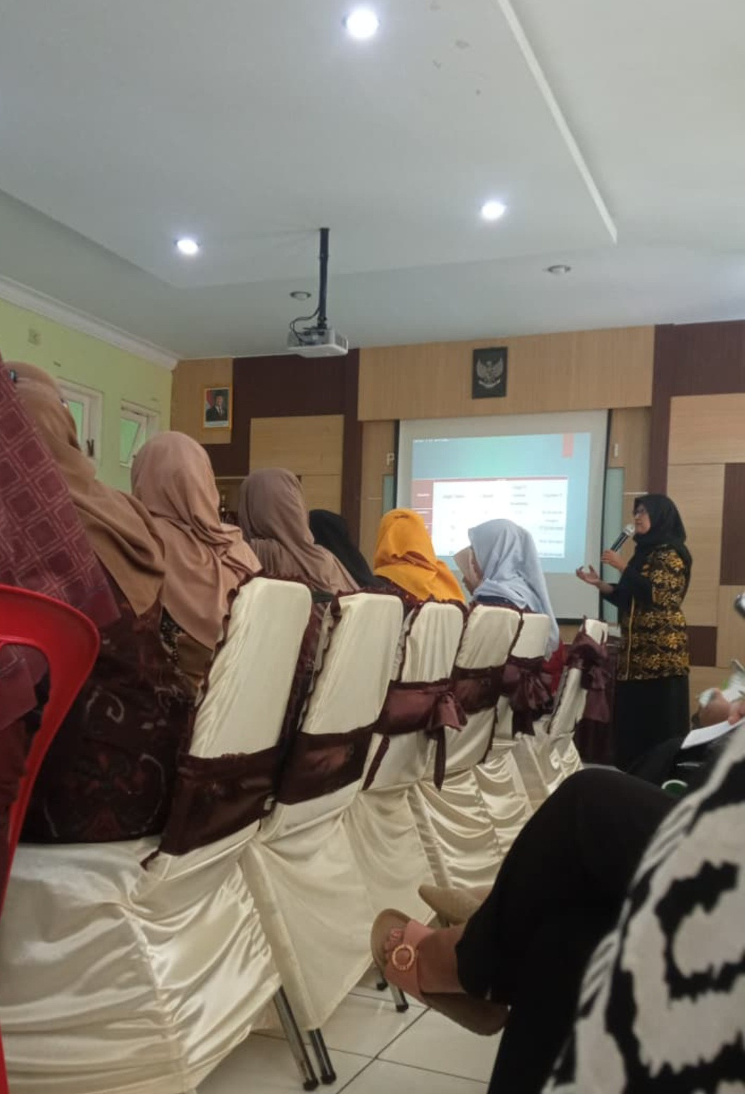 Kader Padukuhan Kalibulus mengikuti pertemuan kader