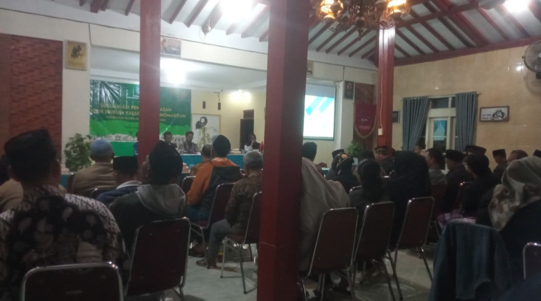 Warga Padukuhan Kalibulus mengikuti sosialisasi produk hukum Kalurahan
