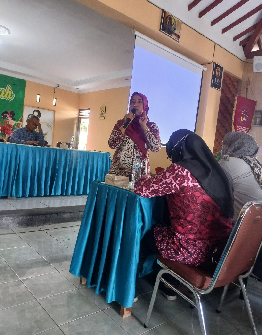 Kader Padukuhan Kalibulus mengikuti penyuluhan kesehatan