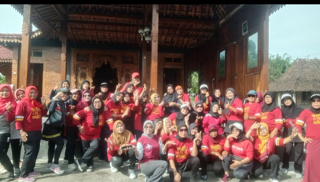 Kader Padukuhan Kalibulus mengikuti senam bersama sabtu pagi