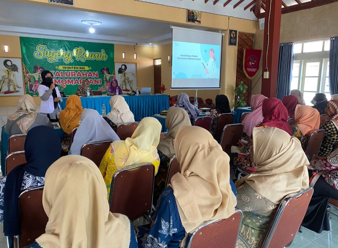 Kader Padukuhan Kalibulus mengikuti pertemuan kader