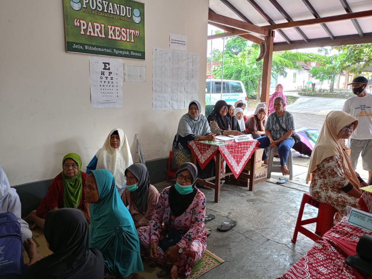 Posyandu lansia dan pelayanan pemeriksaan gula darah dan kolesterol dr puskesmas ngemplak 2