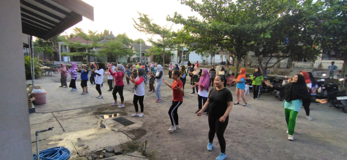 Senam lansia dan remaja putri dusun jetis