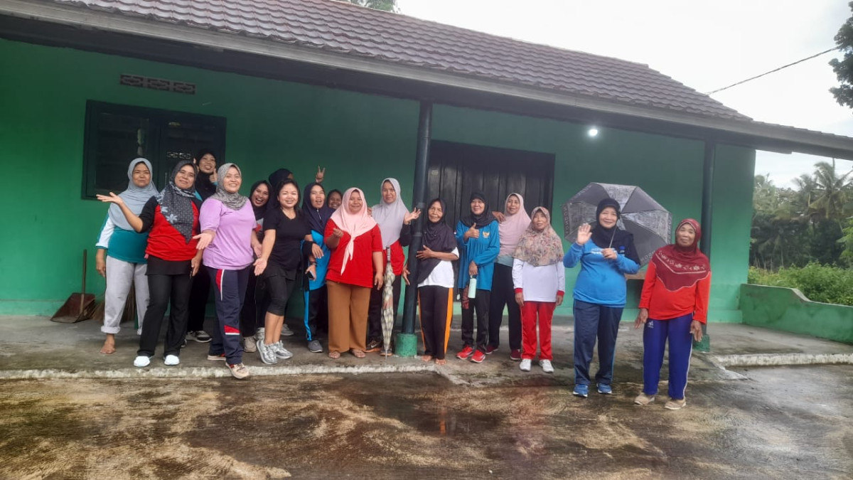 Ngajar Senam bersama lansia