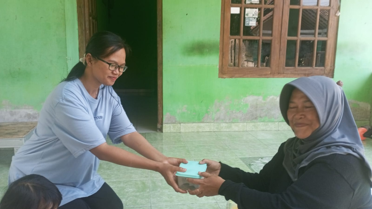 Pemberian PMT bagi ibu hamil