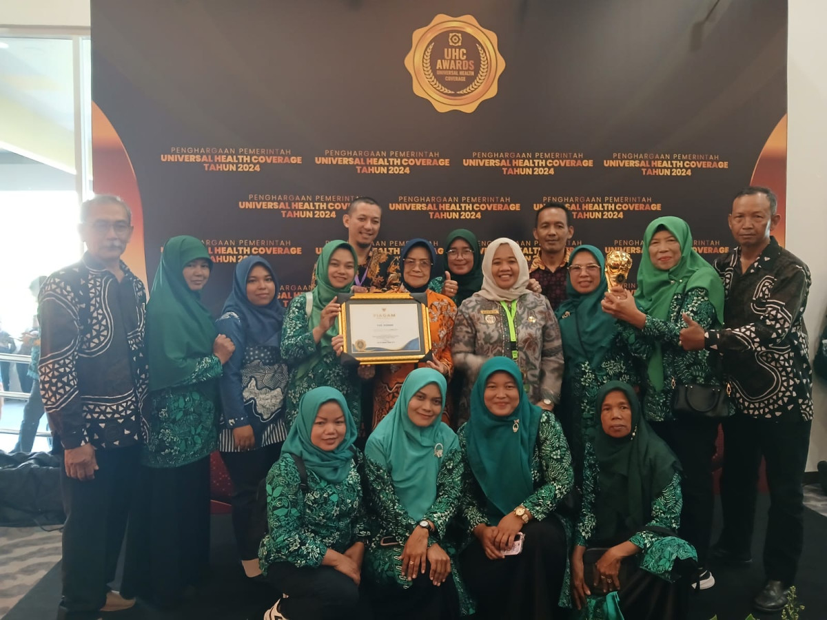 Penerimaan penghargaan UHC bupati di JKT