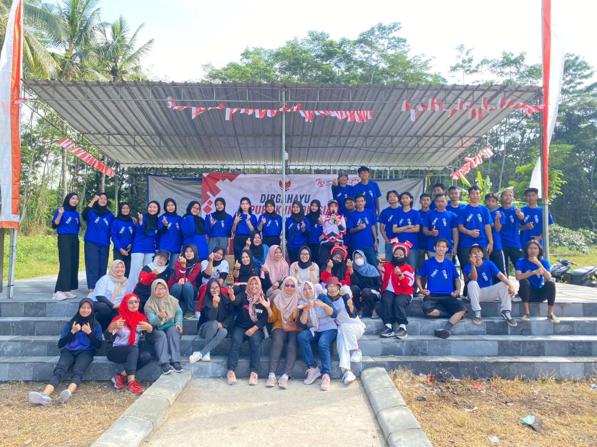 Lomba ibu" padukuhan Karanganyar dalam rangka hari proklamasi RI