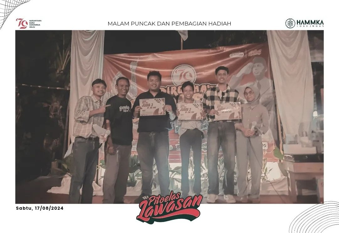 Penbagian hadiah lomba voli