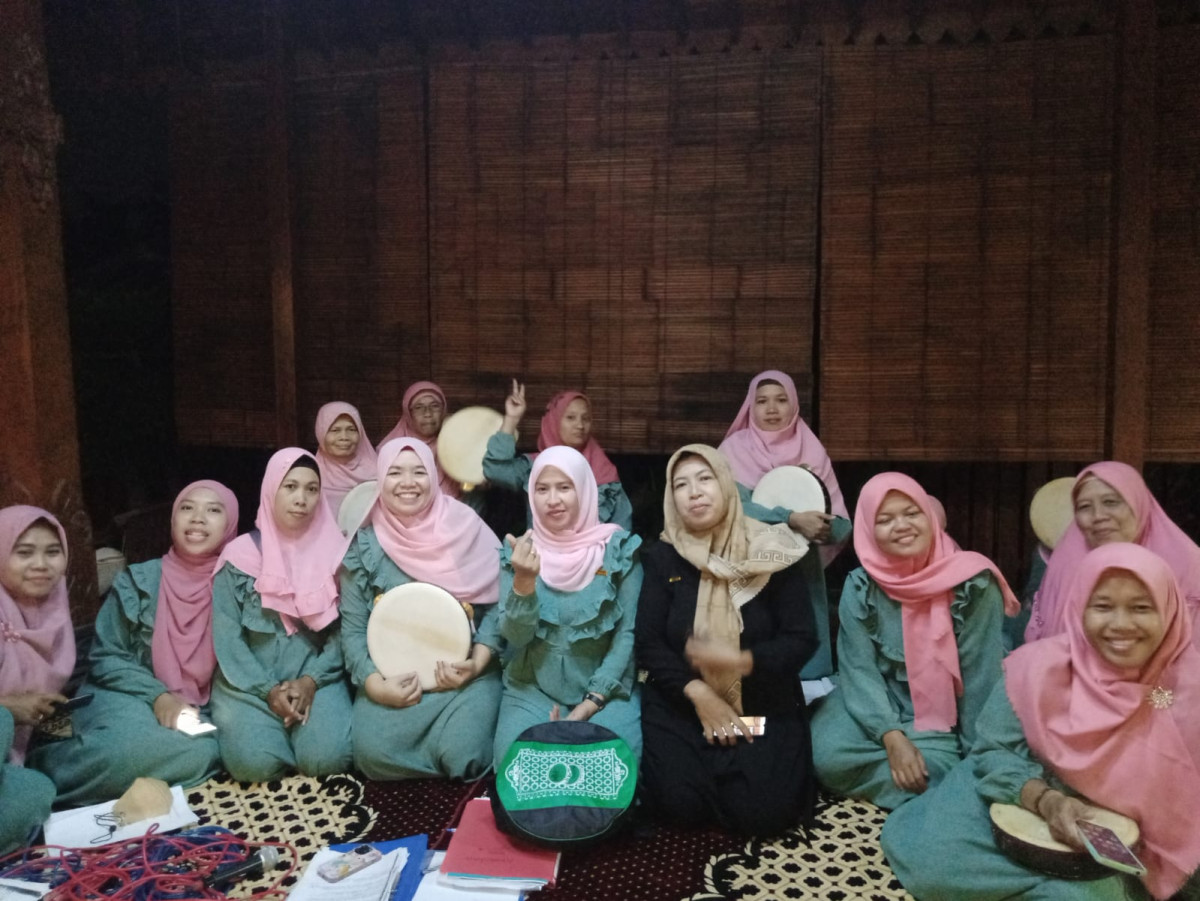 Kegiatan rutin hadroh ibu2 di klancingan