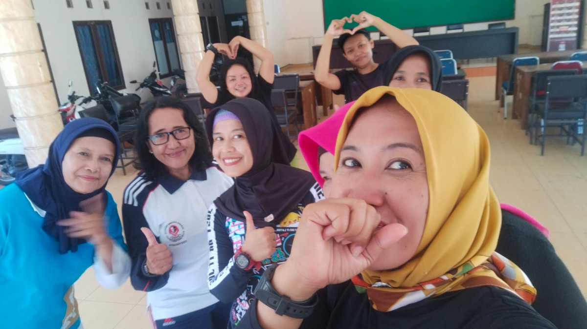 Latihan lomba senam di kal.widodomrtaniani