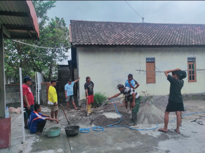 gotong royong perbaikan gang di padukuan