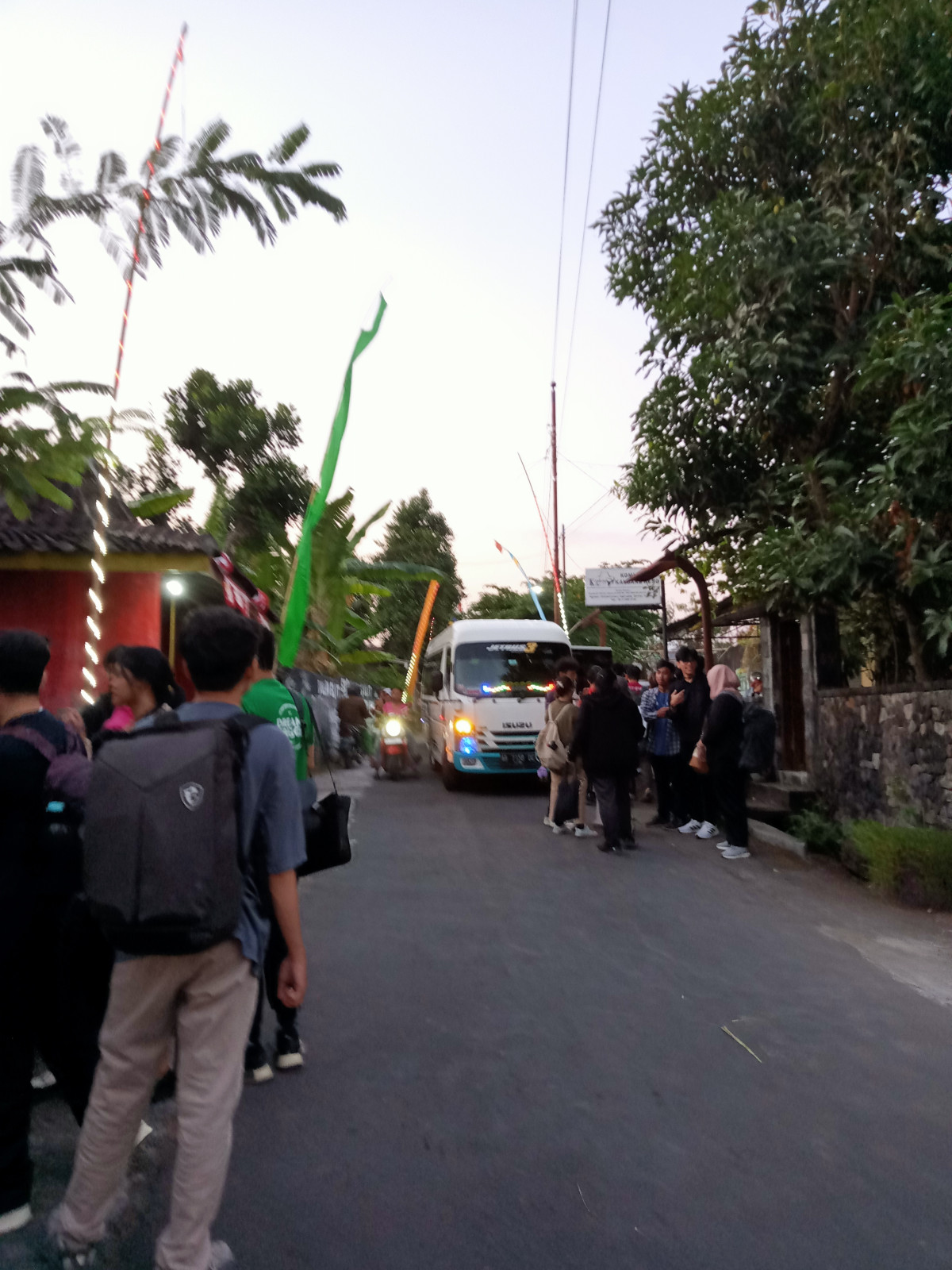 Cek out KKN mhs singapura