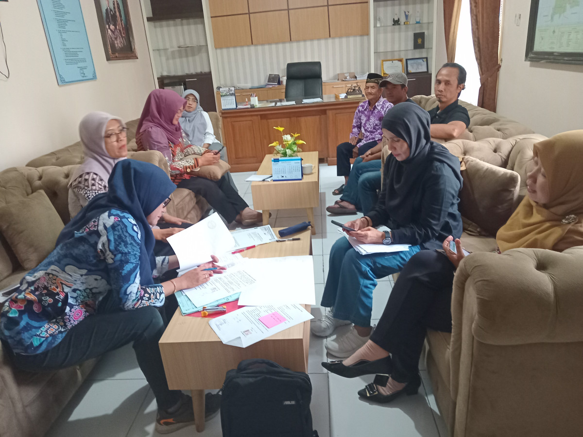 Yasinan rutin malam selasa rt 04 Pucangan