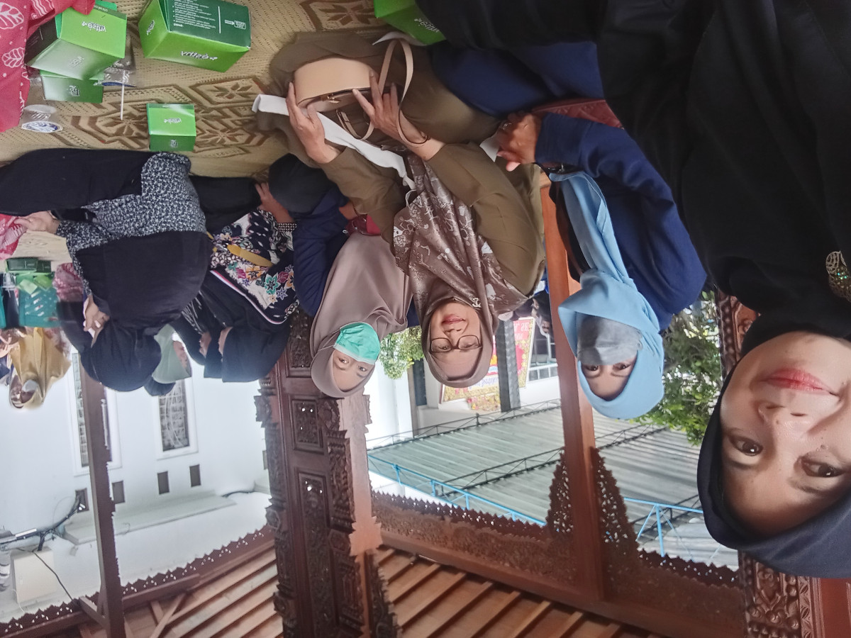 Warga pucangan takziah di Kemasan