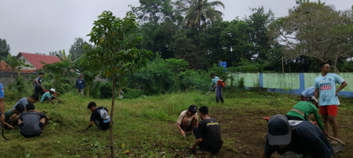 Kerja bakti menyambut Sadranan dsun ngalian