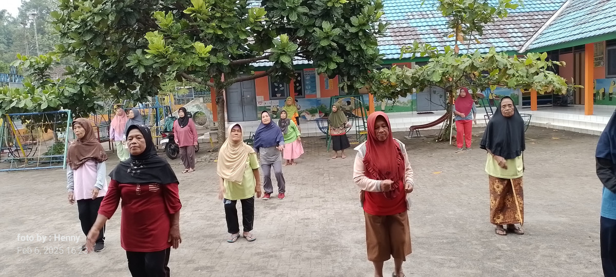 Ngajar senam Lansia di Batur