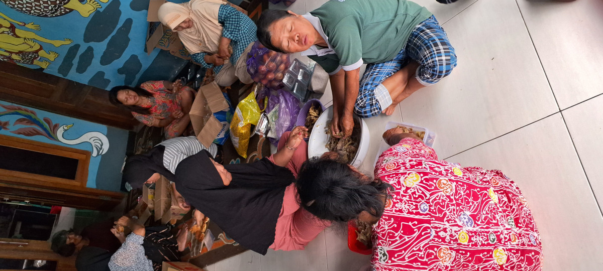 Guyup rukun masak2 utk sadranan dipadukuhan kemasan