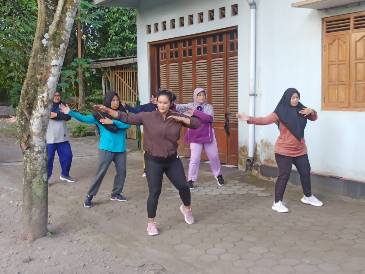 Senam di rt 07 Pucangan