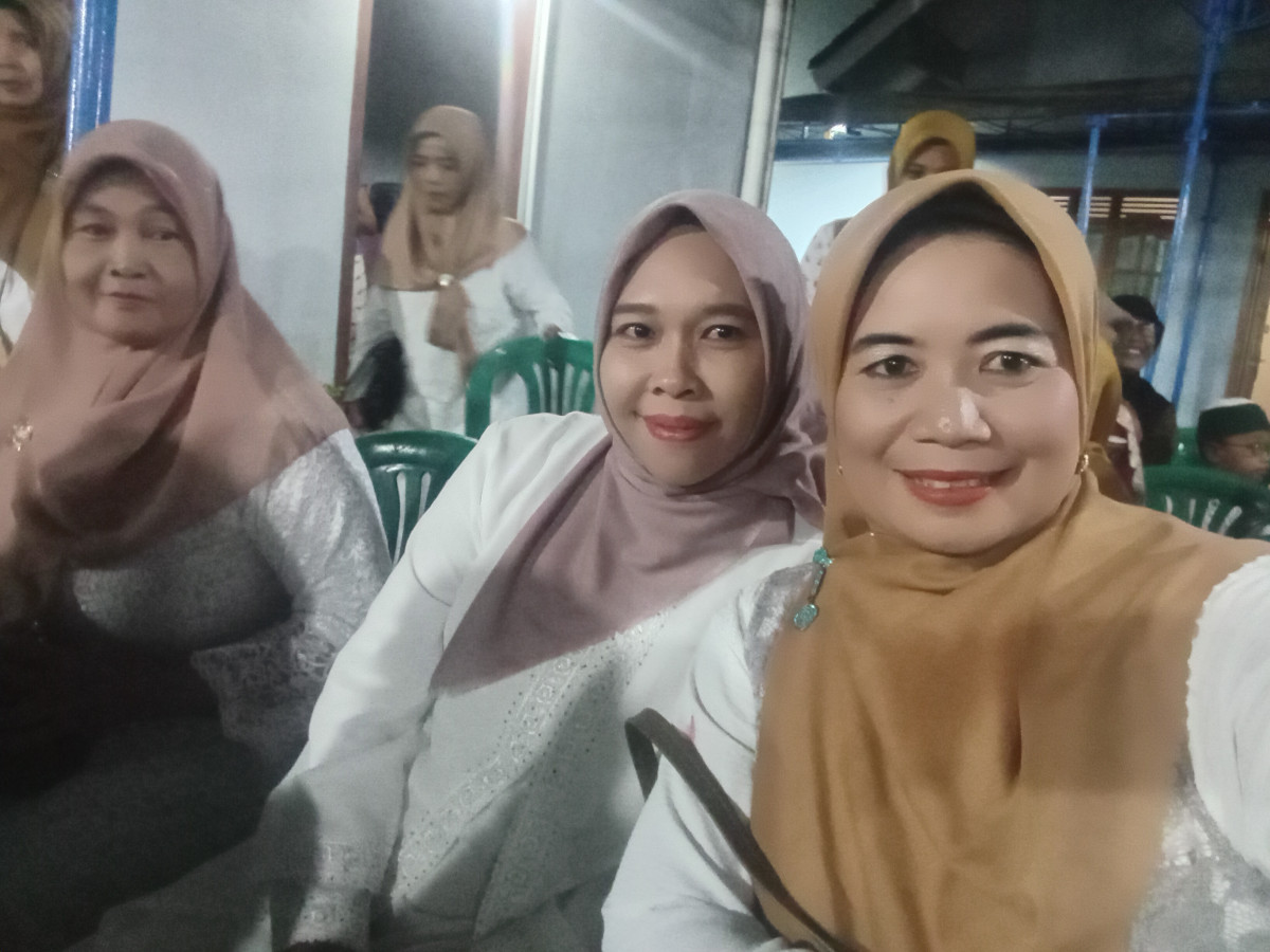 Latihan koor lagu religi untuk sawalan Rw 29 Pucangan