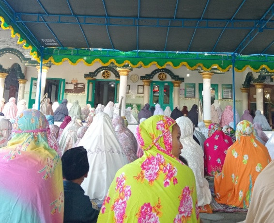 Sholat idul Fitri di masjidTaufiq Pucangan