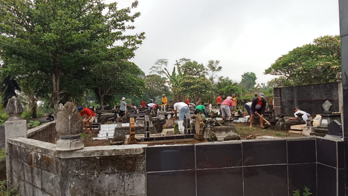 Gesik makam / gotong royong makam dudin jetis